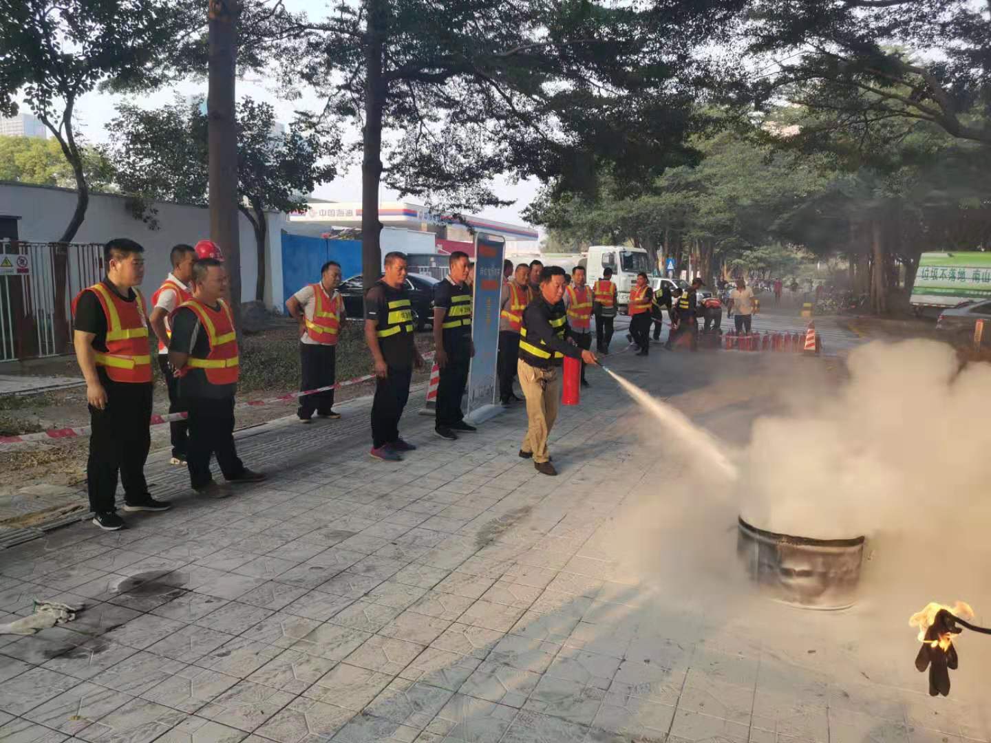 “安全第一，預(yù)防為主”之消防安全演練