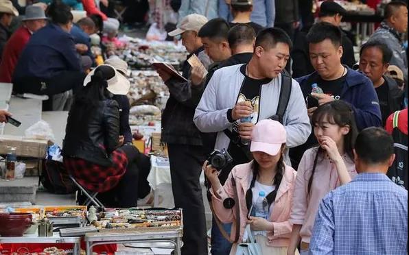 “地?cái)偨?jīng)濟(jì)”狂歡過(guò)后，智能化環(huán)衛(wèi)管理要加速了！